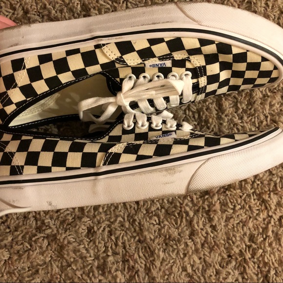 checkerboard lace up vans - Picture 3 of 4
